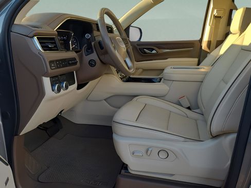 Used 2021 GMC Yukon XL Denali w/ Denali Premium Package image 15