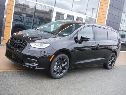 New 2026 Chrysler Pacifica Limited image 1
