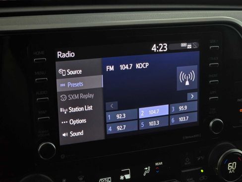 Used 2020 Toyota Highlander L FWD image 28
