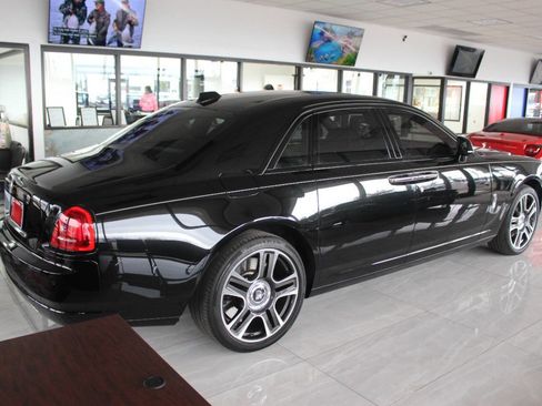 Used 2019 Rolls-Royce Ghost image 3