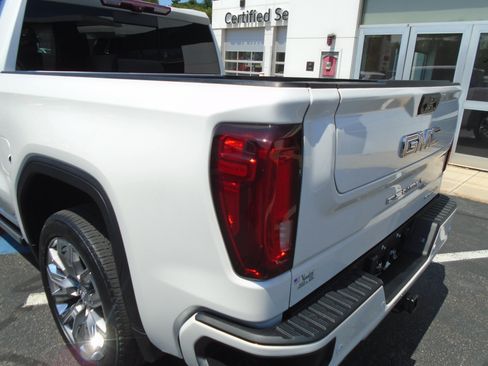 Used 2023 GMC Sierra 1500 Denali w/ Denali Reserve Package AWD/4WD image 15