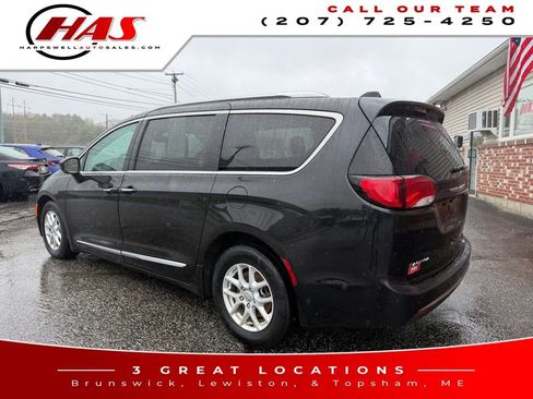 Used 2020 Chrysler Pacifica Touring-L FWD image 4