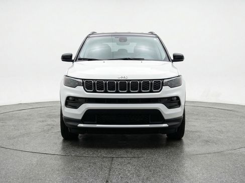 Used 2025 Jeep Compass Limited AWD/4WD image 2