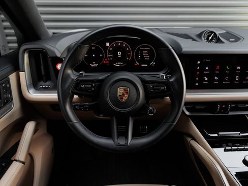 Certified 2025 Porsche Cayenne S AWD/4WD image 18