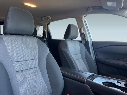 Used 2025 Nissan Rogue SV FWD image 29