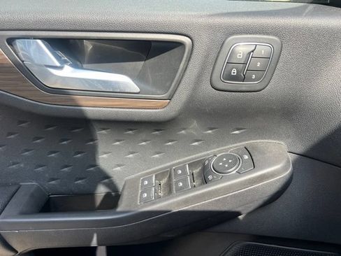 Used 2020 Ford Escape Titanium AWD/4WD image 23