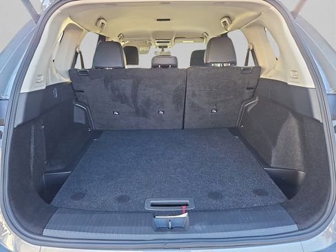 Used 2025 Nissan Rogue SV image 29