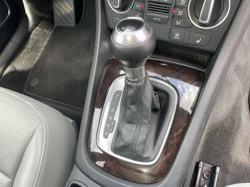Used 2016 Audi Q3 2.0T Prestige w/ Prestige Package AWD/4WD image 28