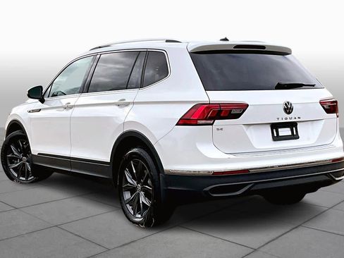 Used 2023 Volkswagen Tiguan SE w/ Panoramic Sunroof Package image 11
