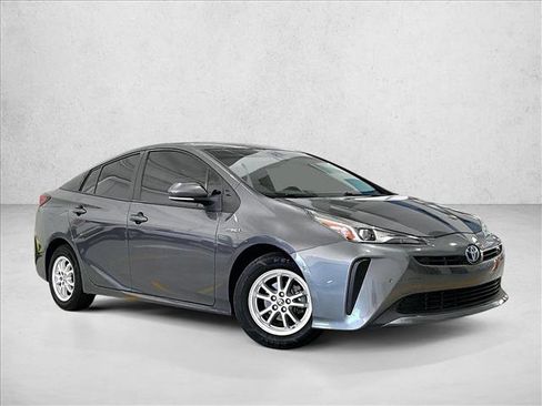 Used 2021 Toyota Prius LE FWD image 12
