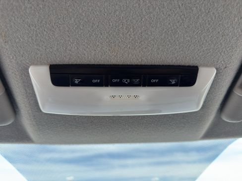 Used 2018 Nissan Kicks S FWD image 31