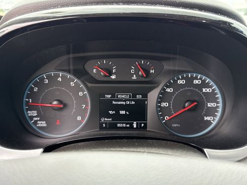 Used 2021 Chevrolet Traverse LS image 14