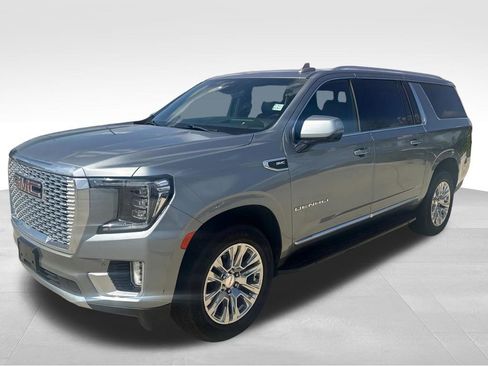 Used 2024 GMC Yukon XL Denali AWD/4WD image 3