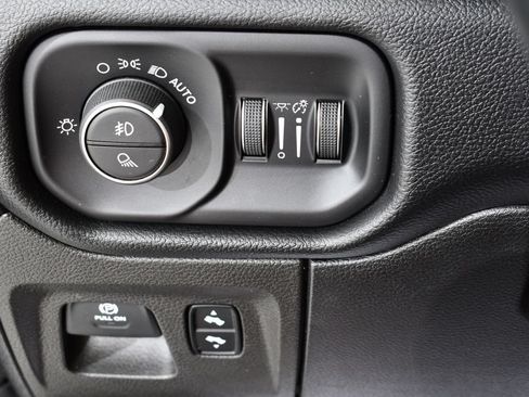 Used 2019 RAM 1500 Big Horn AWD/4WD image 34