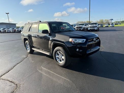 Used 2023 Toyota 4Runner SR5 AWD/4WD image 10