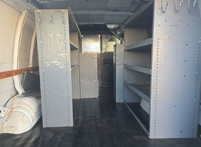 Used 2014 Chevrolet Express 2500 RWD image 2
