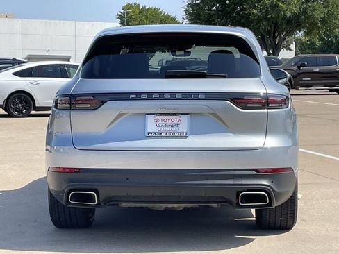 Used 2023 Porsche Cayenne AWD/4WD image 5