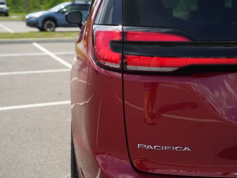 Used 2026 Chrysler Pacifica Pinnacle AWD/4WD image 49