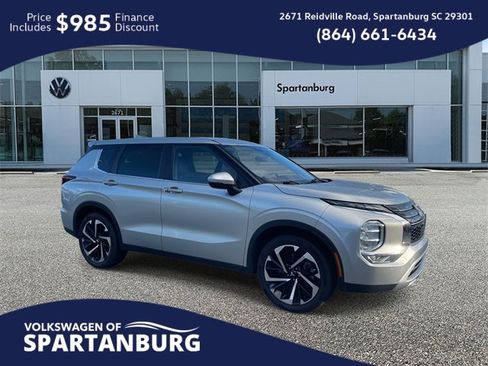 Used 2022 Mitsubishi Outlander SE image 1