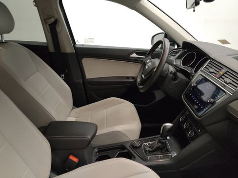 Used 2021 Volkswagen Tiguan SEL AWD/4WD image 21