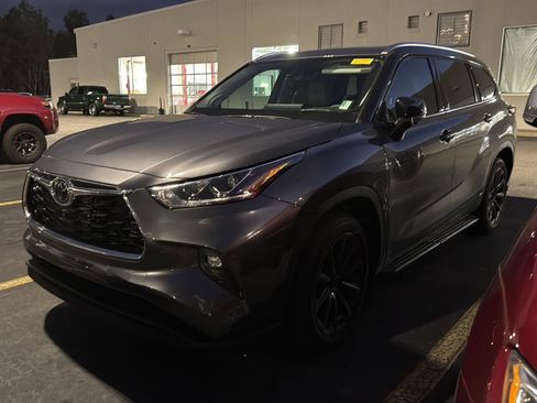 Certified 2025 Toyota Highlander Limited image 1