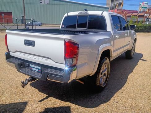 Used 2018 Toyota Tacoma SR5 w/ SR5 Appearance Package (SM) RWD image 13