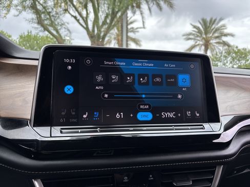 Used 2024 Volkswagen Atlas SE image 23