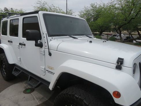 Used 2014 Jeep Wrangler Unlimited Sahara w/ Max Tow Package AWD/4WD image 9