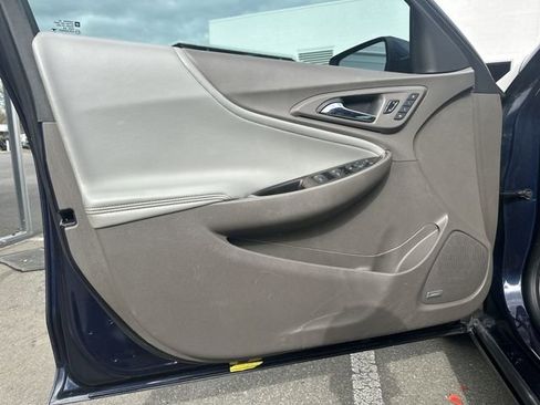 Used 2016 Chevrolet Malibu Premier w/ Driver Confidence Package II image 7