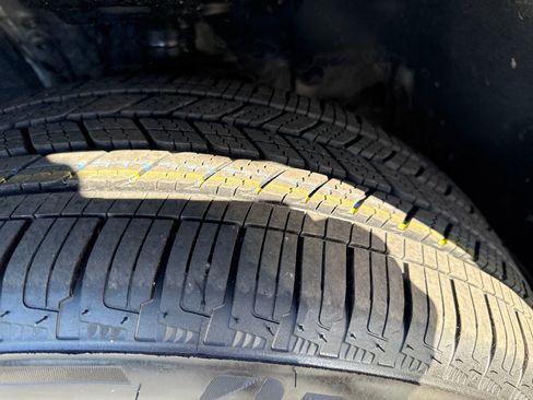 Used 2021 Toyota RAV4 XLE Premium image 27