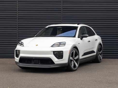 Certified 2025 Porsche Macan Electric image 1