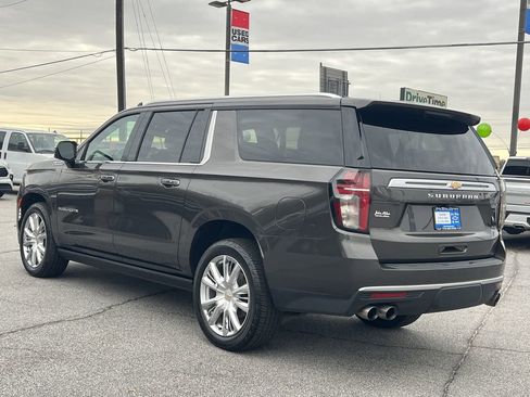 Used 2021 Chevrolet Suburban High Country w/ Premium Package image 25