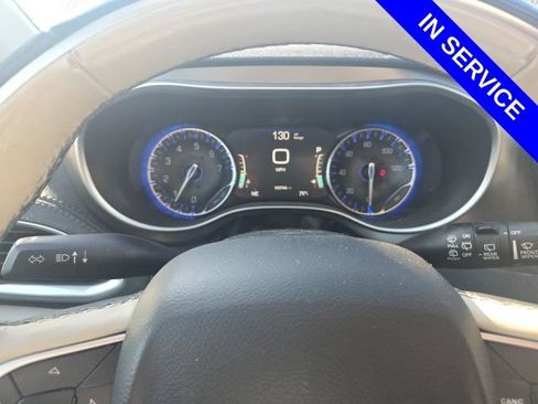 Used 2018 Chrysler Pacifica Limited FWD image 6