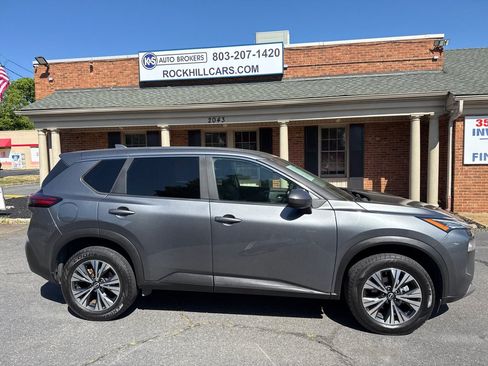 Used 2023 Nissan Rogue SV FWD image 3