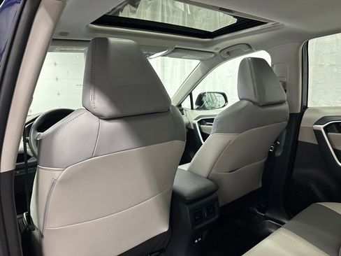 Used 2025 Toyota RAV4 XLE Premium image 46