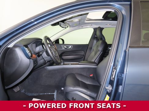 Used 2024 Volvo XC60 B5 Plus image 4