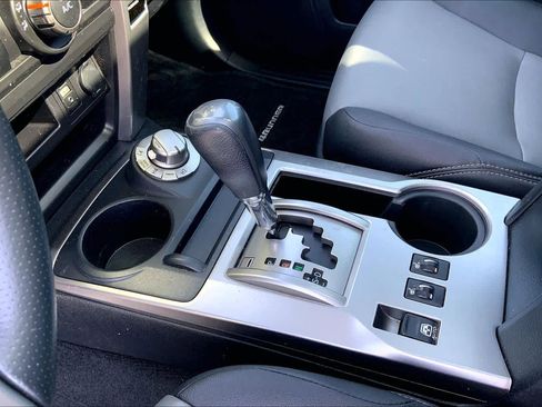 Used 2018 Toyota 4Runner SR5 Premium image 16