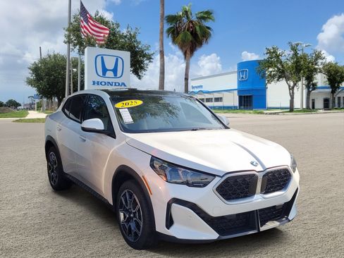 Used 2025 BMW X2 xDrive28i AWD/4WD image 1