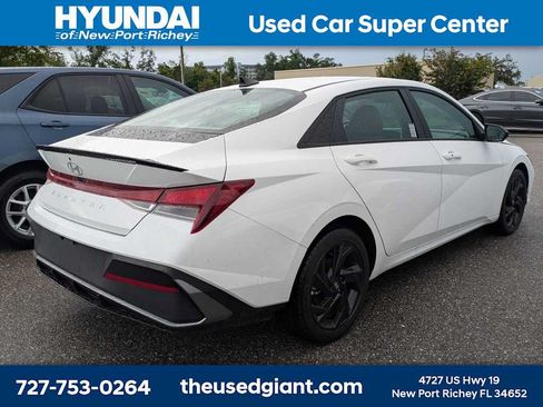 Used 2026 Hyundai Elantra Sport FWD image 2