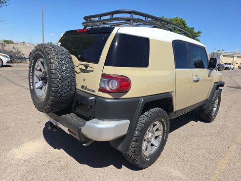 Used 2014 Toyota FJ Cruiser 4WD w/ Convenience Package image 2