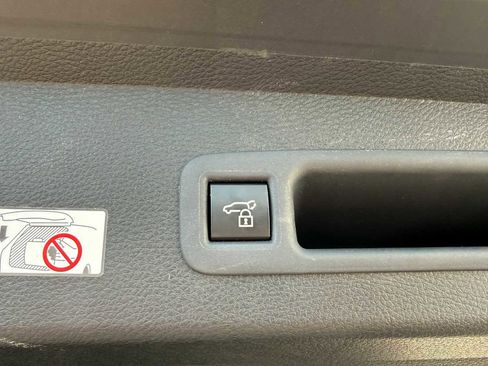 Used 2025 Toyota Sienna XLE Woodland Edition AWD/4WD image 32