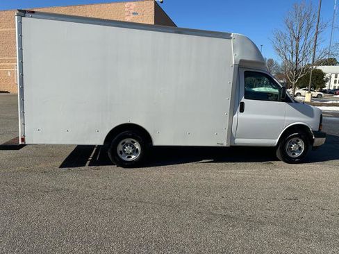Used 2017 Chevrolet Express 3500 image 38