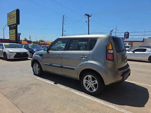 Used 2011 Kia Soul + w/ Audio Pkg FWD image 7