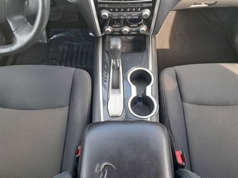 Used 2019 Nissan Pathfinder SV image 19