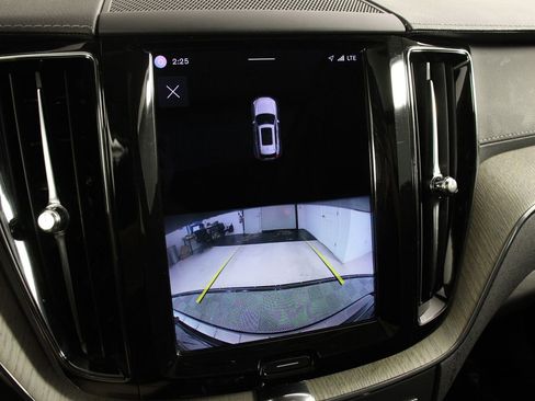 Used 2022 Volvo XC60 B5 Inscription w/ Climate Package image 13