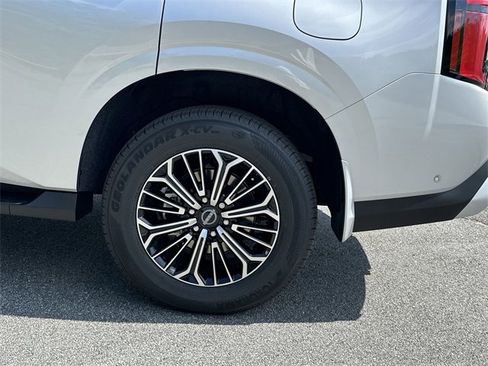 New 2025 Nissan Armada SL w/ Captain's Chari Seat Package image 15