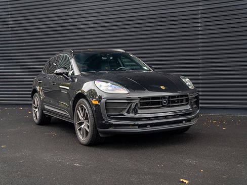 Certified 2025 Porsche Macan image 26