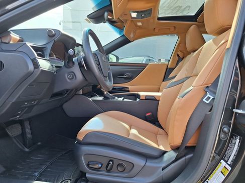 Used 2025 Lexus ES 350 w/ Premium Package image 11