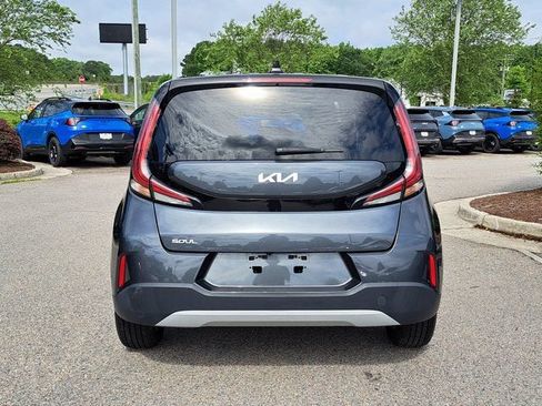 Used 2023 Kia Soul LX w/ LX Technology Package FWD image 6