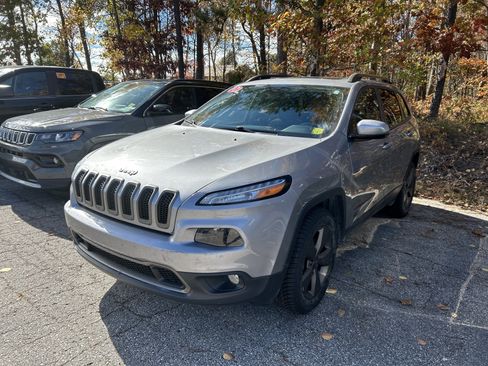 Used 2017 Jeep Cherokee 75th Anniversary image 6